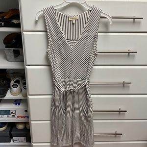 Beautiful dress, stretchy and in great condition